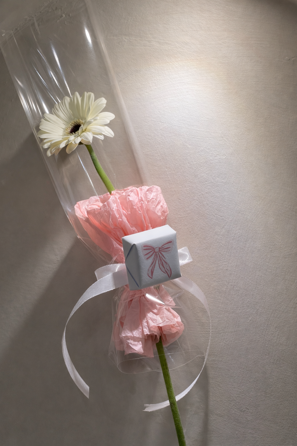 gift away flowers / توزيعات ورد (التوصيل حالياً داخل الإمارات فقط 🇦🇪”
)