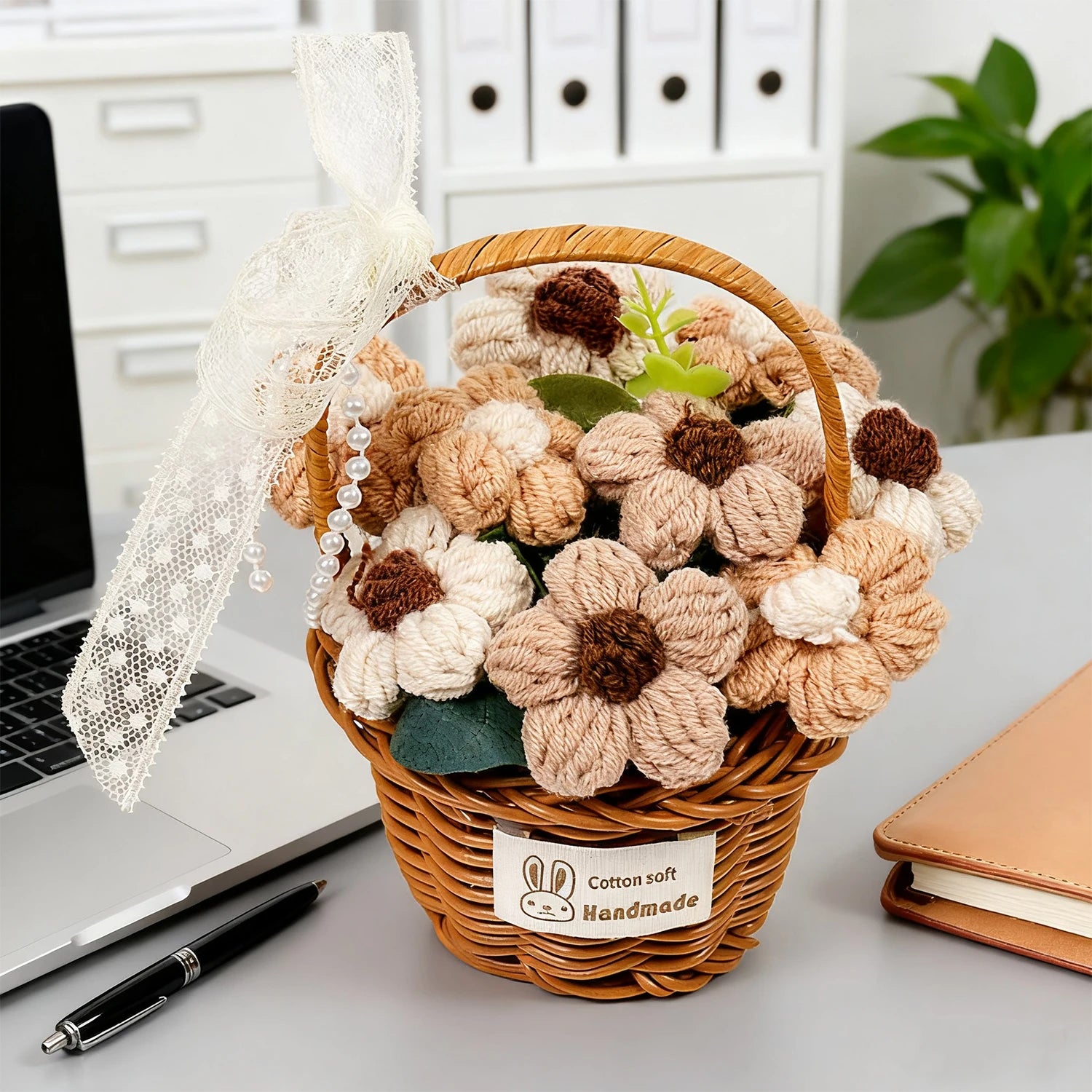 نبتة مصنوعة يدويًا بالكروشيه