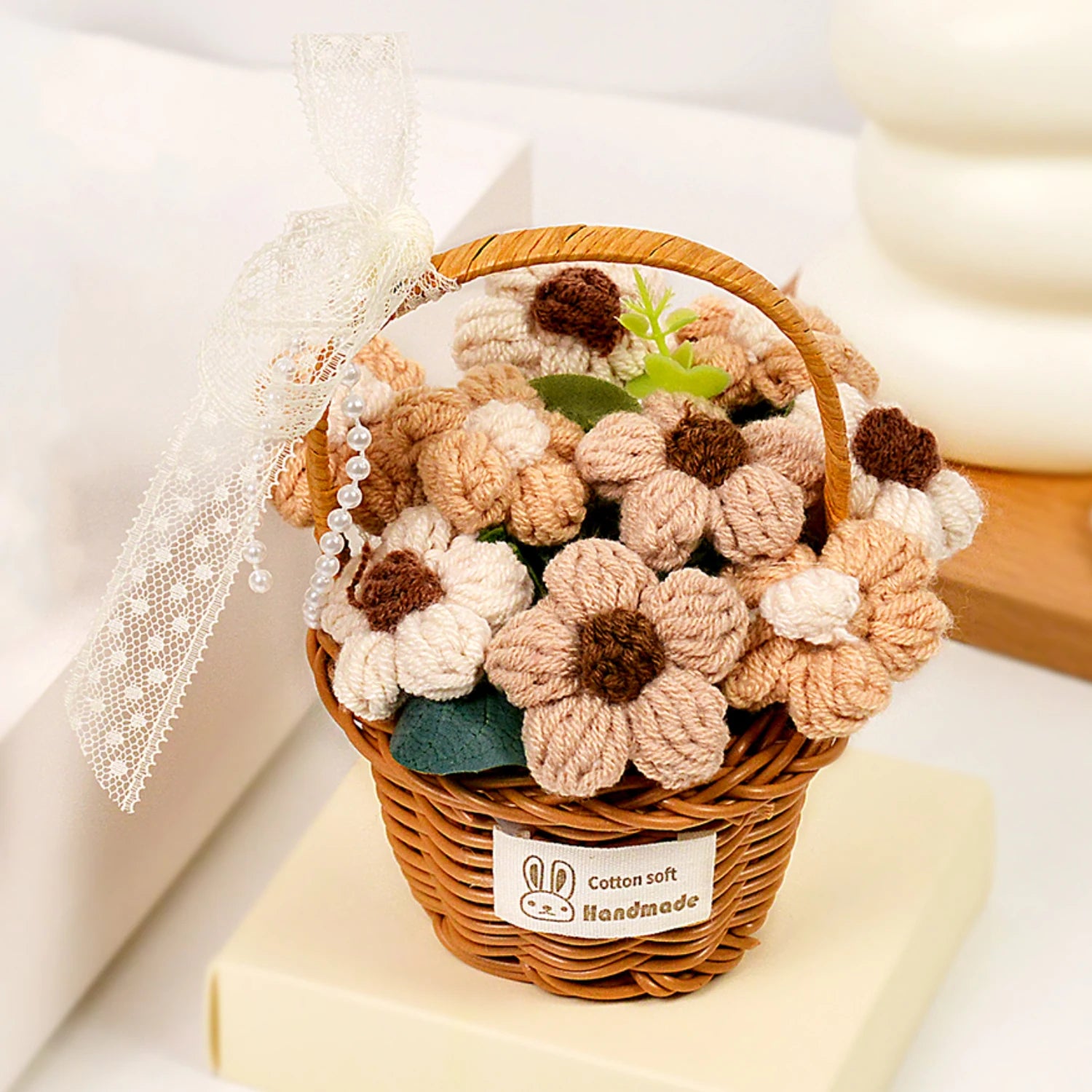 نبتة مصنوعة يدويًا بالكروشيه